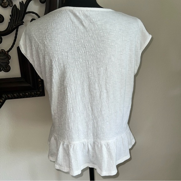 THML Women’s White Crinkle Crewneck Sleeveless Pullover Top Crotchet Accents M - Picture 4 of 14
